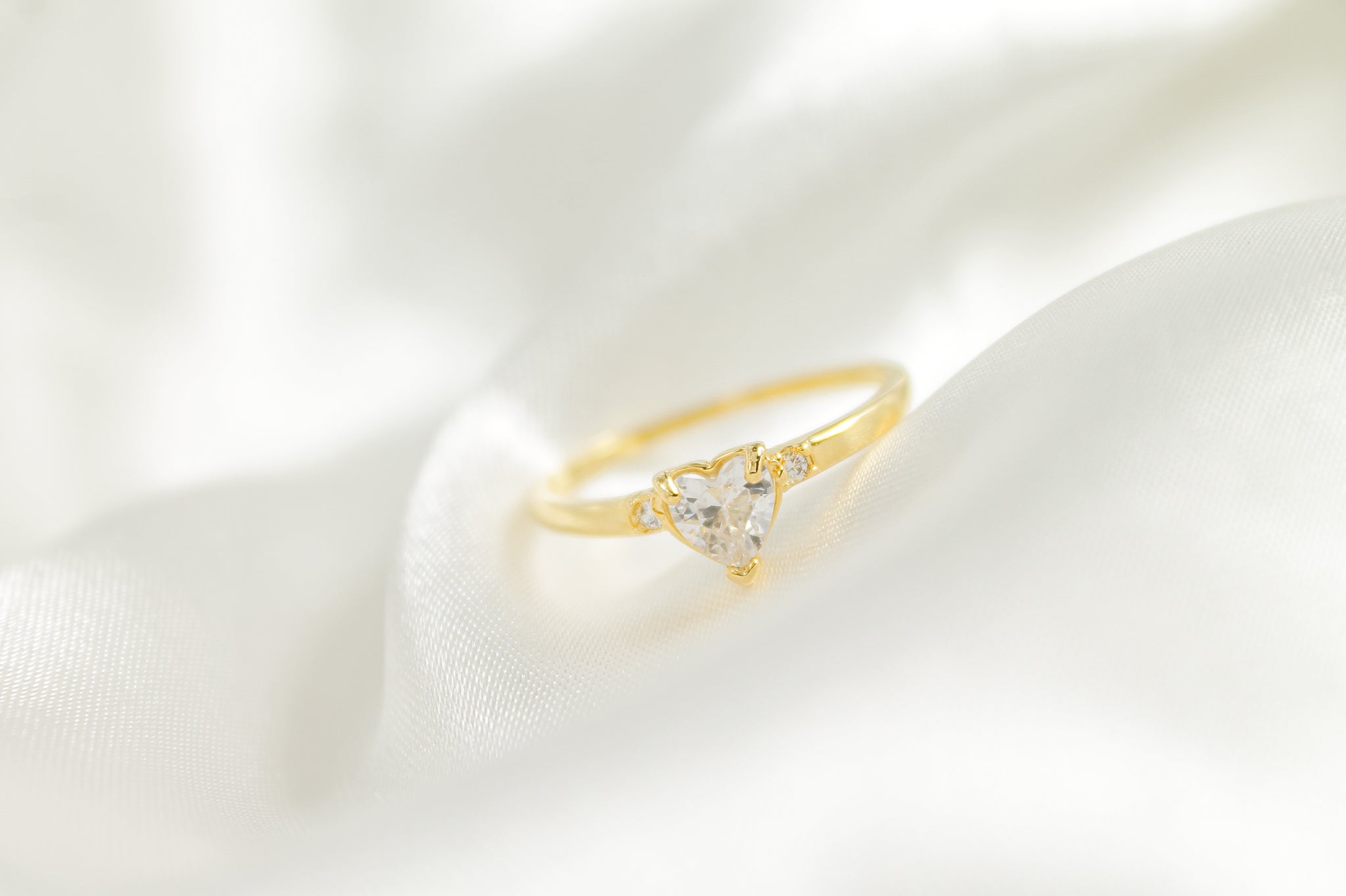 Anel Solitário Coração com Zircônia