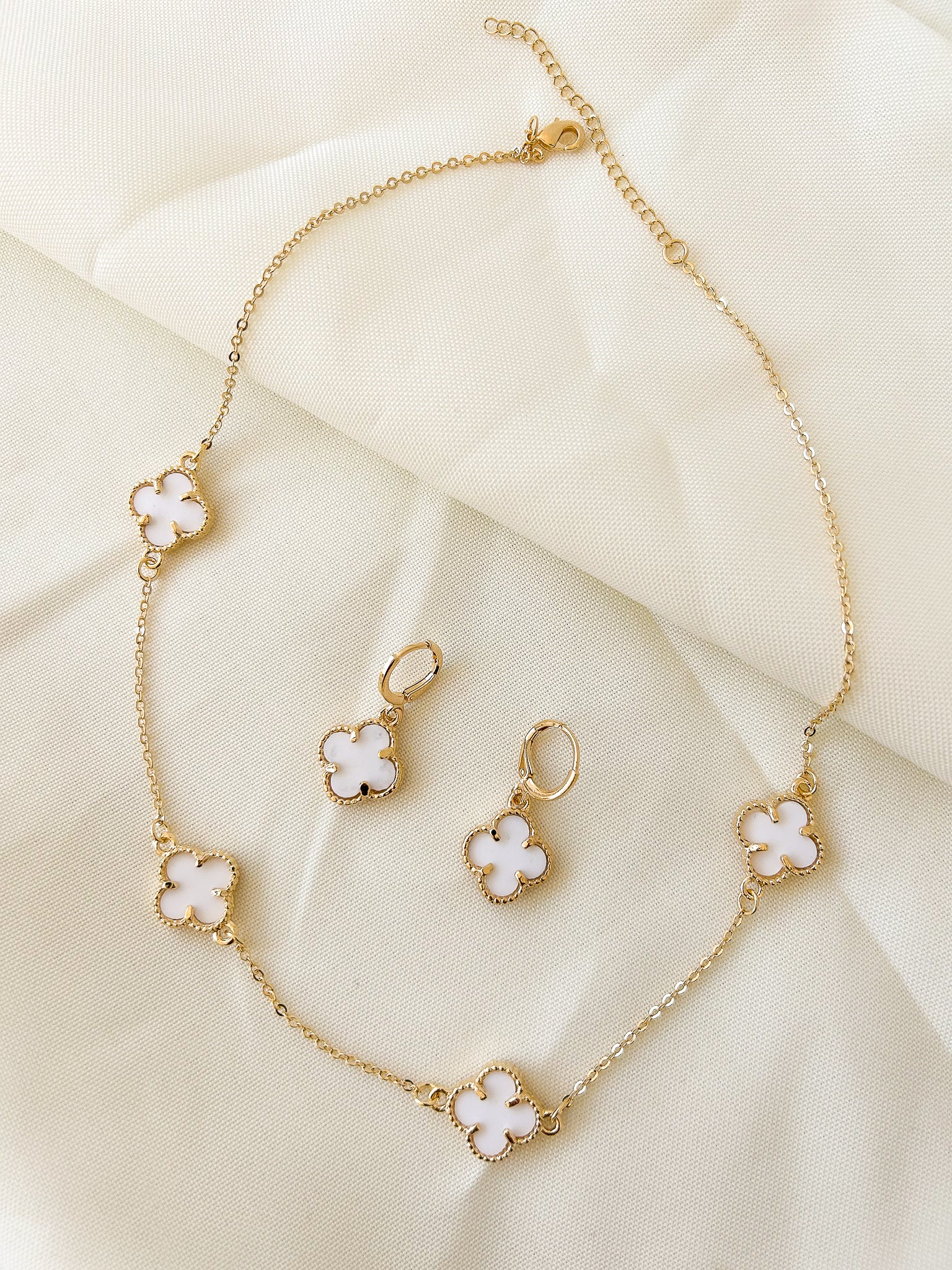 Conjunto Feminino Colar E Brinco Trevo Banhado Ouro 18k