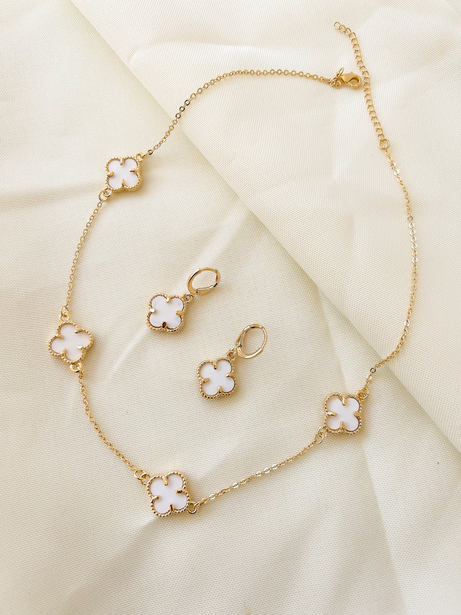 Conjunto Feminino Colar E Brinco Trevo Banhado Ouro 18k