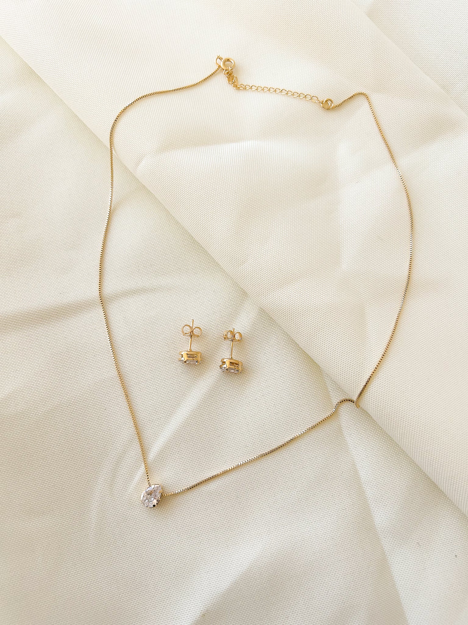 Conjunto Fem Colar E Brincos Ponto Luz Banhado A Ouro 18k