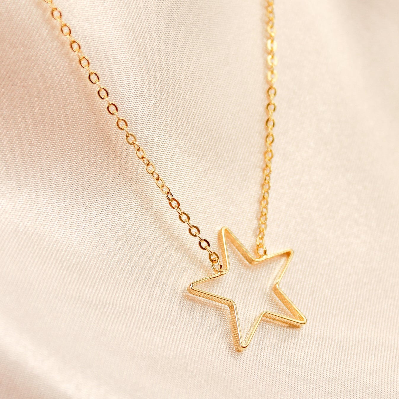 Gargantilha Estrela Vazada