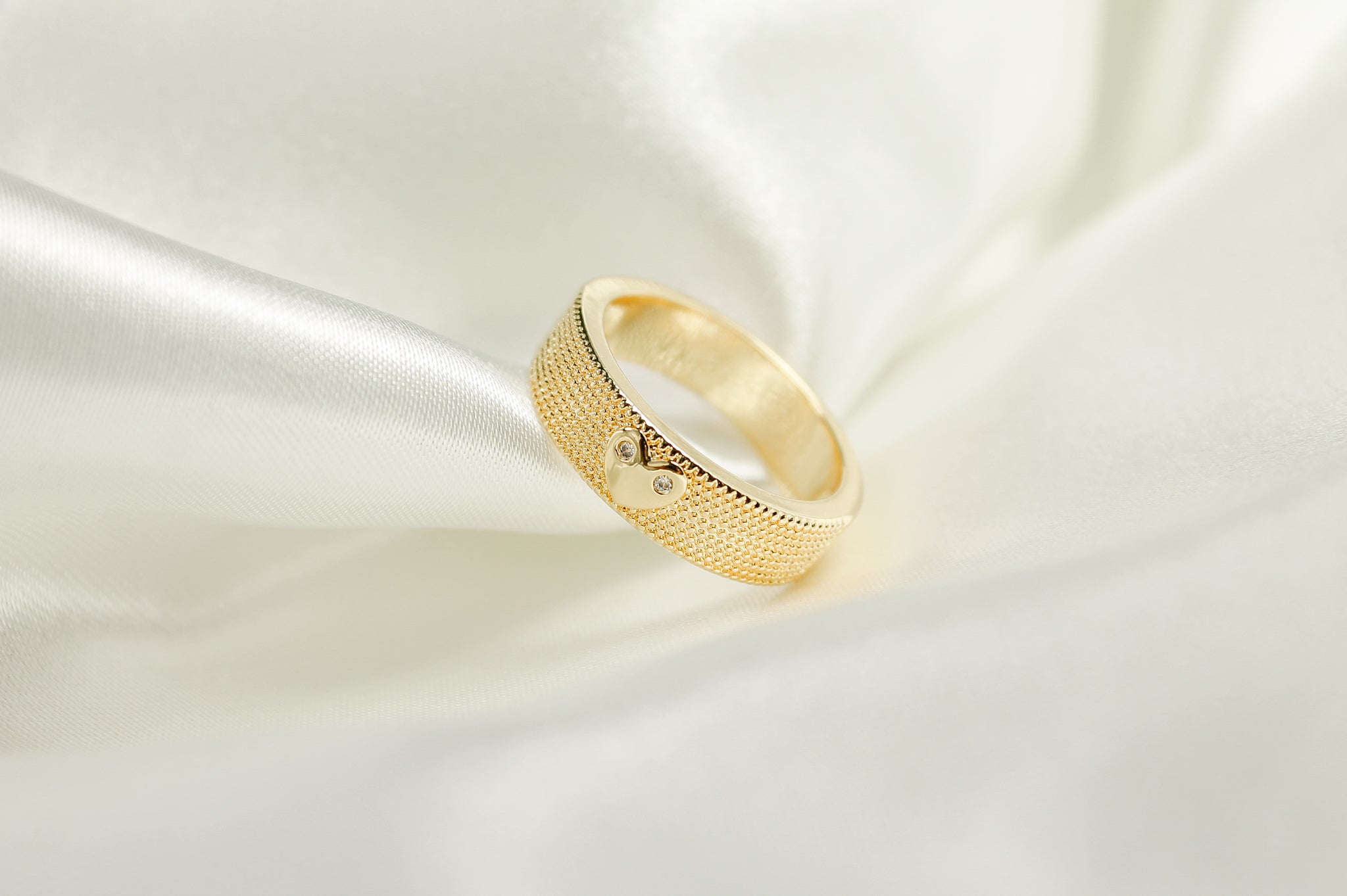 Anel Cravejado Coração