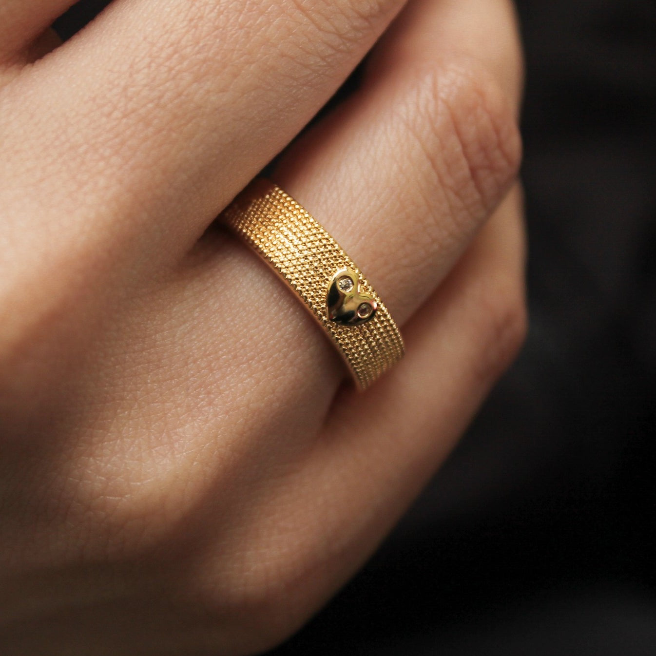 Anel Cravejado Coração