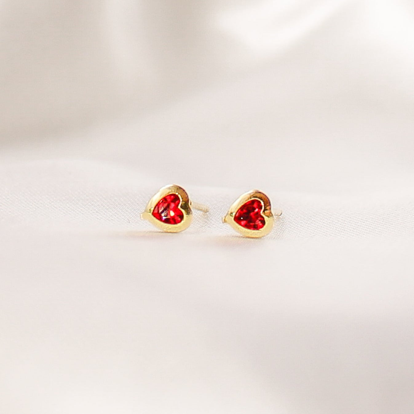 Brinco Ponto de Luz Coração Vermelho