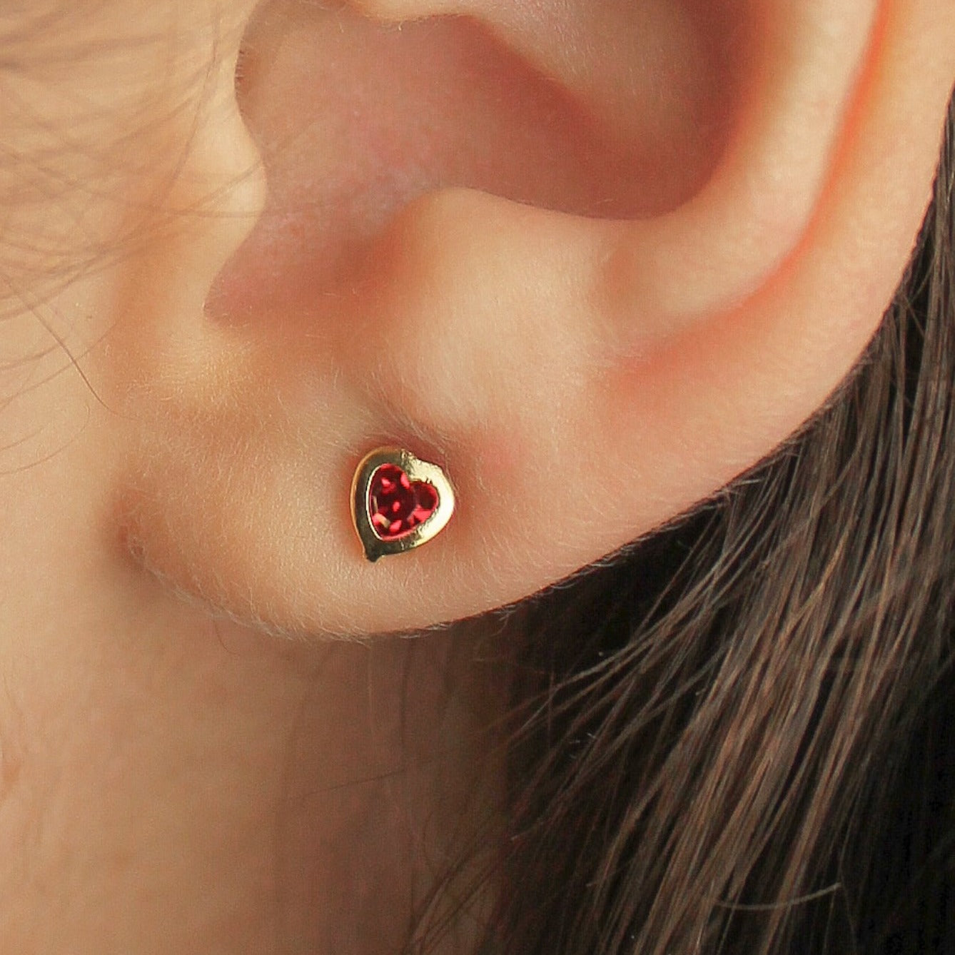 Brinco Ponto de Luz Coração Vermelho