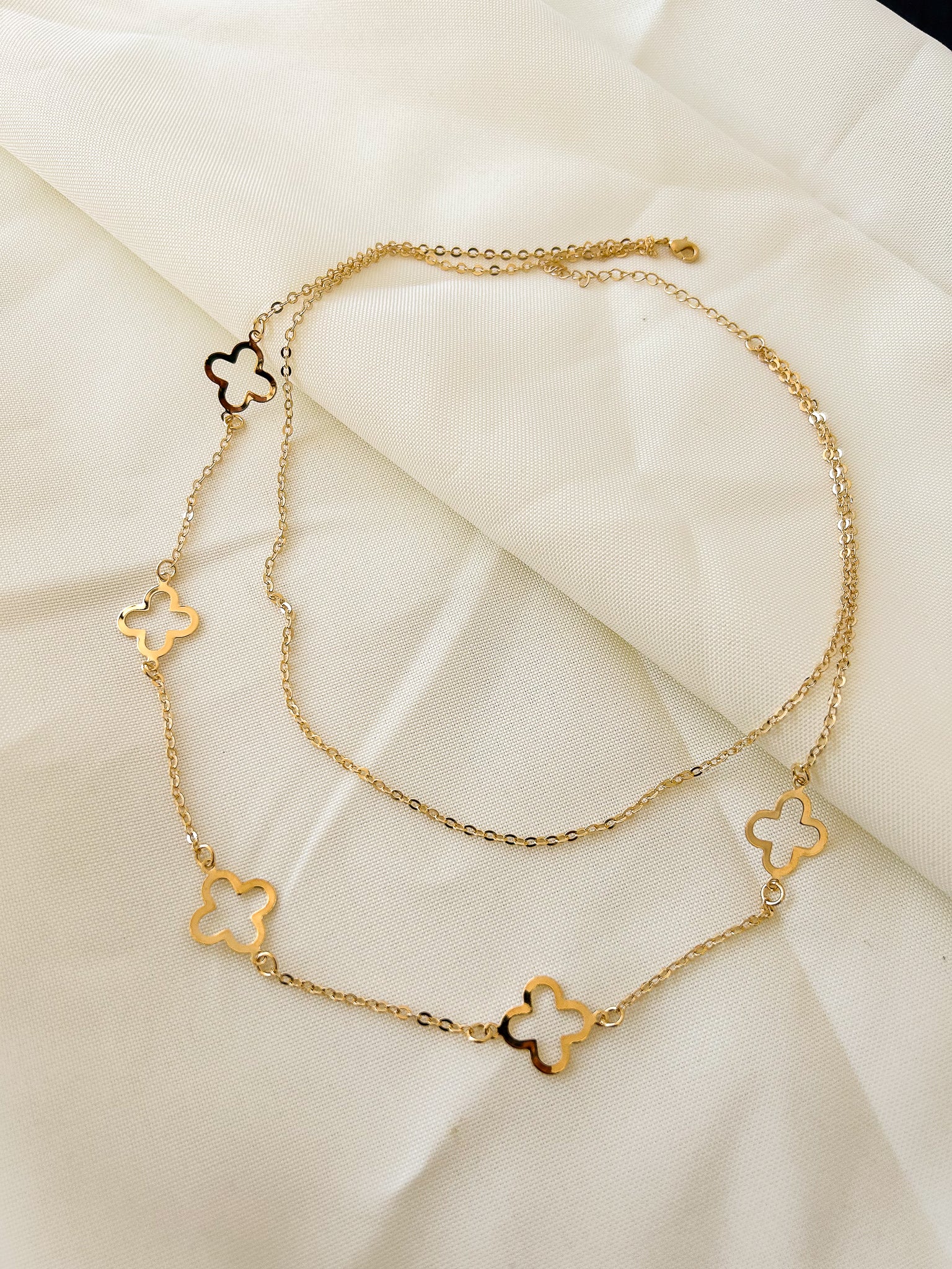 Conjunto Feminino Trevo Brinco E Colar Folheado A Ouro 18k